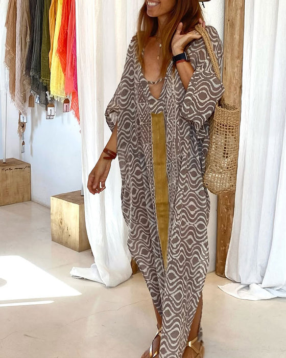 Loose and Vintage Dress in Vacation Style