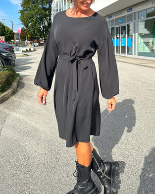 Round neck tie solid color dress