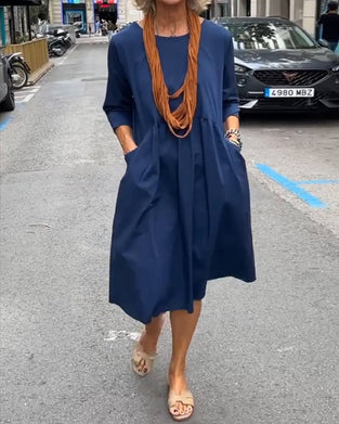 Round neck dress with pockets