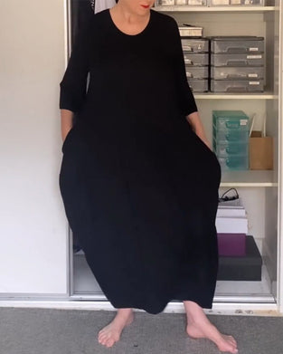Round neck solid color simple dress