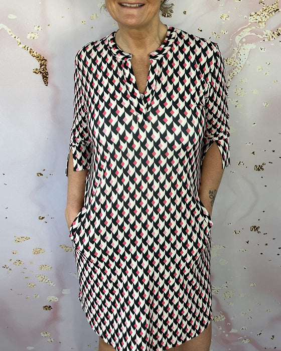 Geometric print pocket dress