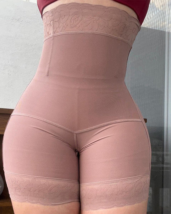 One-piece hip-lifting body shaper