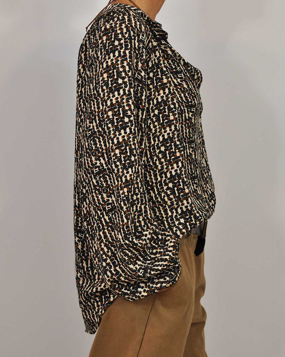 Retro style casual crew neck shirt