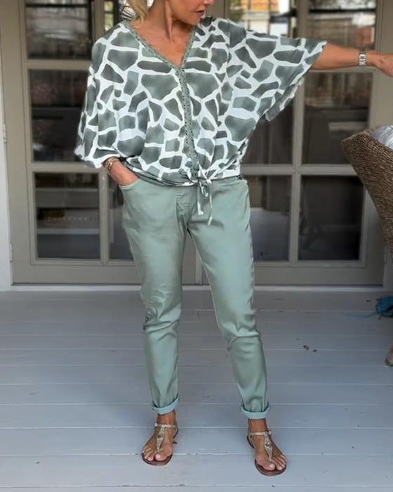 Elegant printed V-neck bat sleeves blouse