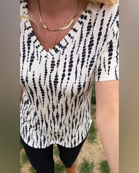 Printed Short-Sleeved V-Neck T-Shirt