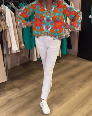 Loose and versatile printed blouse