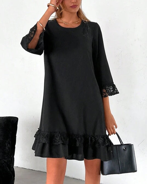 Elegant dress with lace panels