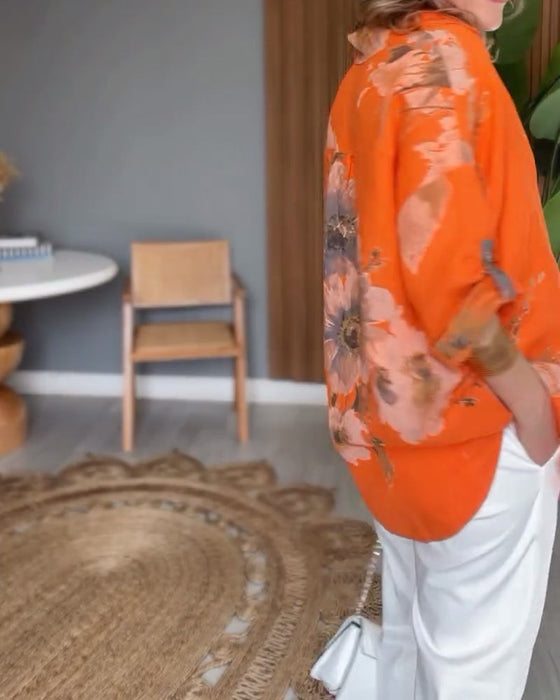 Lapel-collared button-up shirt