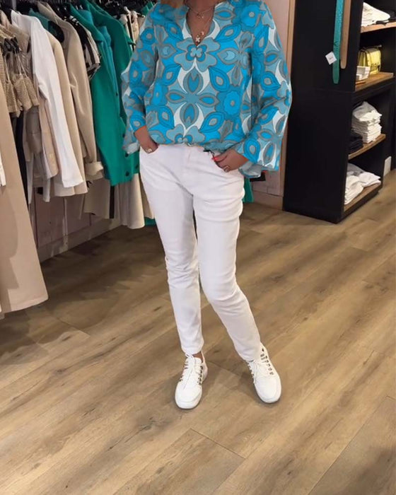 Loose and versatile printed blouse