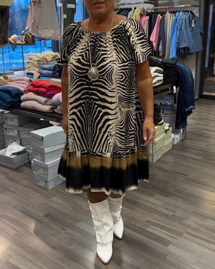 Loose Round Neck Short Sleeve Printed Dress