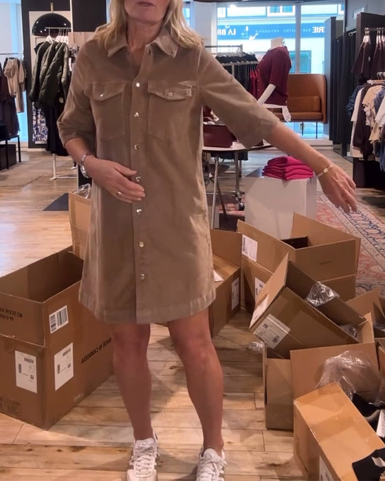 Half-Sleeved Solid Color Dress