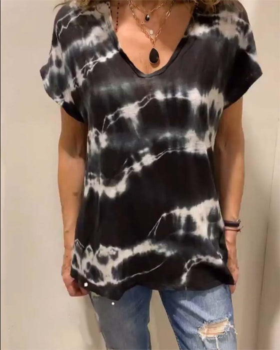Fashionable tie-dye V-neck T-shirt
