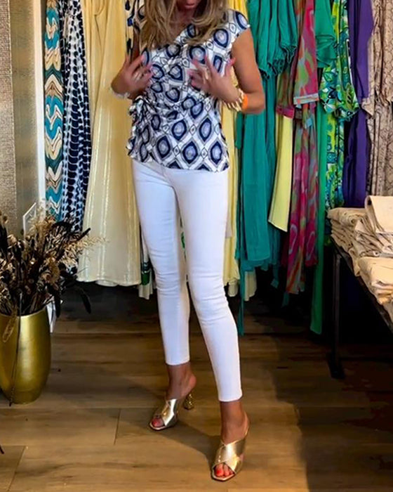 Printed lace-up sleeveless elegant top