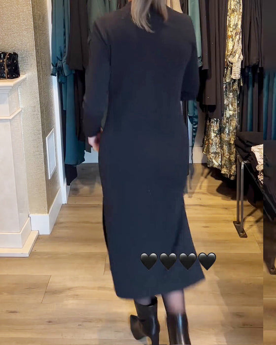 Elegant solid color dress with side slit