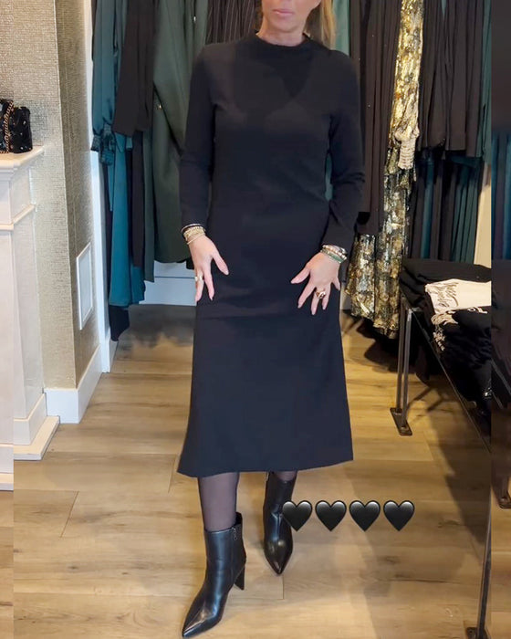 Elegant solid color dress with side slit