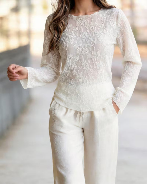 Round Neck Lace Sheer Fitted Blouse