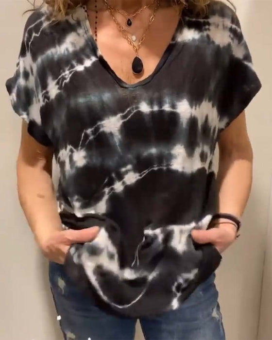 Fashionable tie-dye V-neck T-shirt