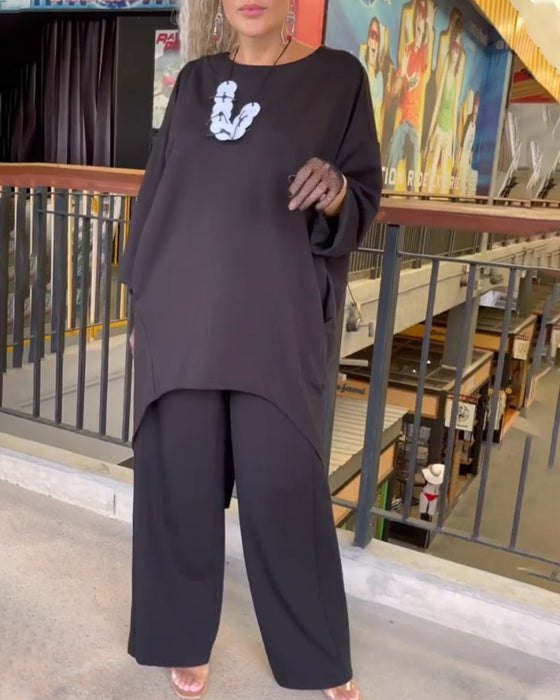 Loose-fitting long-sleeved top