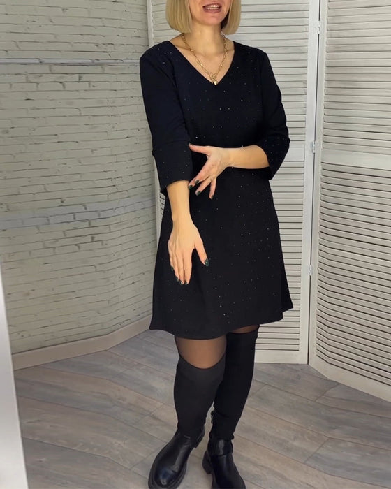 Elegant v-neck dress with three-quarter sleeves
