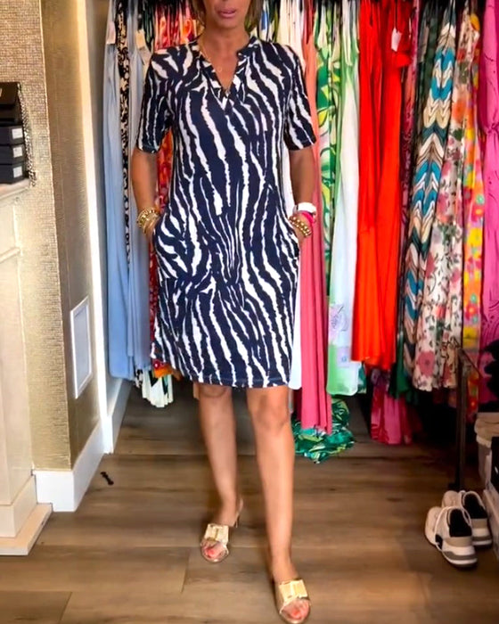 Contrast print pocket V-neck dress