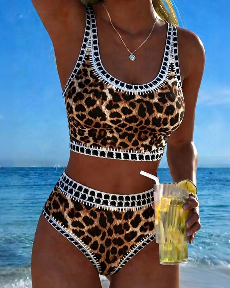 U-Shaped Contrast Leopard Print Bikini