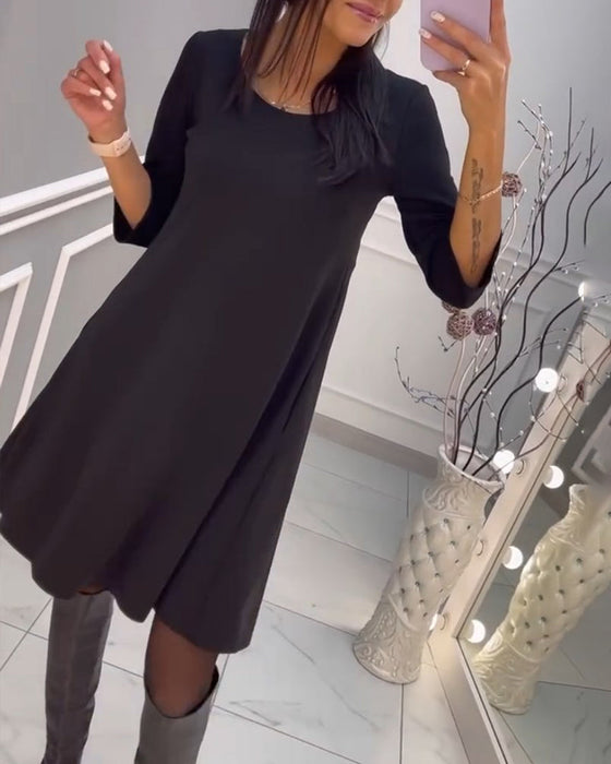 Solid color dress with bow at back