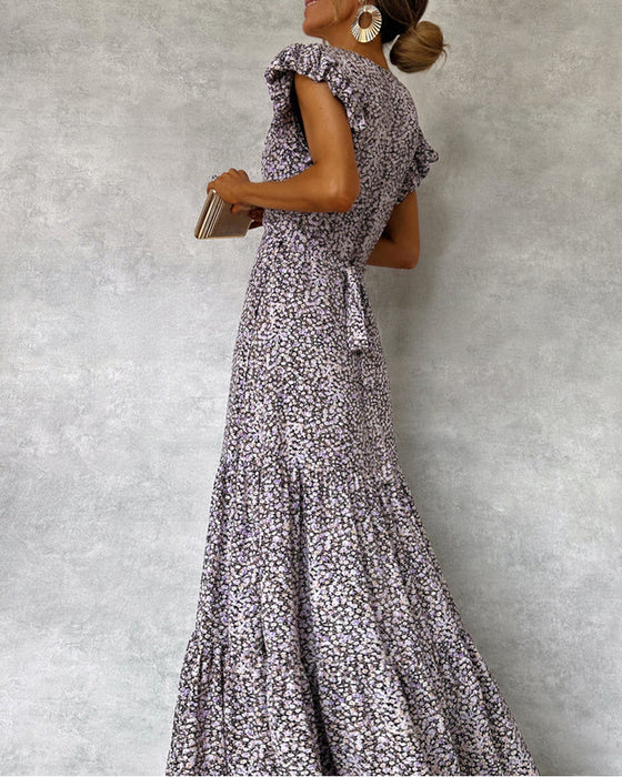 Elegant dress with ruffled sleeves and slit